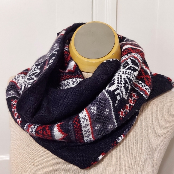 Muk Luks Snow Flakes Themed Infinity Scarf Neck Warmer - Picture 3 of 7